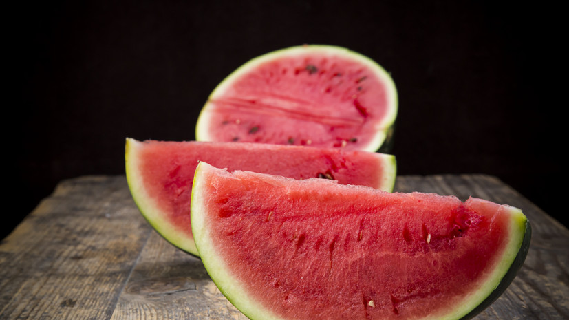 Диетолог Денисенко рассказала, как сохранить разрезанный арбуз свежим