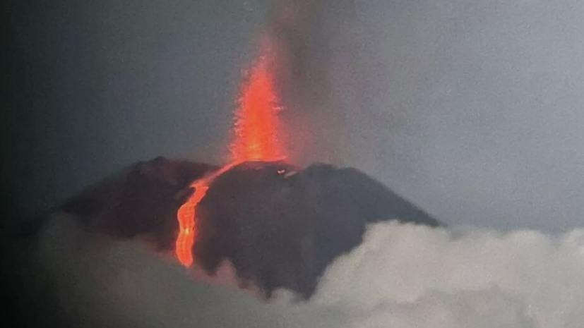 Геолог Махоткин: извержение вулканов на Камчатке связано с сейсмическими сдвигами