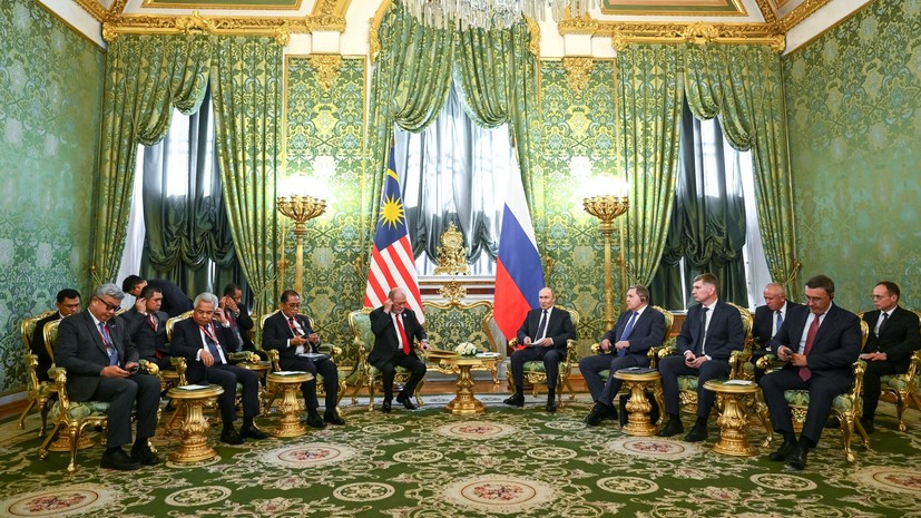 Путин и верховный правитель Малайзии встретились в Кремле