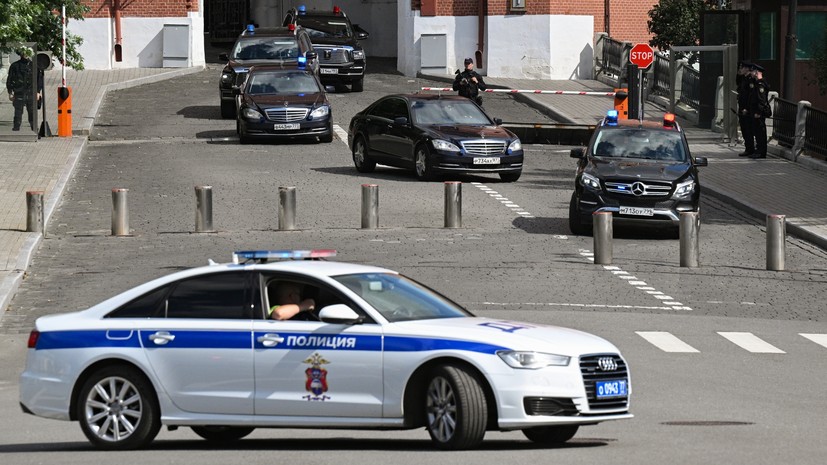 Кортеж Уиткоффа после его встречи с Путиным остановился у посольства США