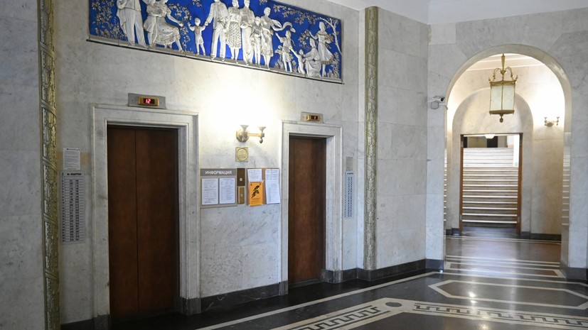 Специалист Бондарь рассказал, как добиться от управляющей компании чистоты в подъезде