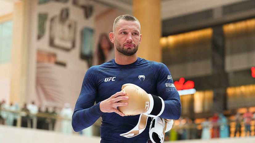 Де Риддер объяснил, почему будет болеть за дю Плесси в бою с Чимаевым