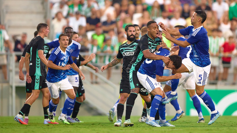 Футболисты «Комо» и «Бетиса» устроили массовую драку во время товарищеского матча