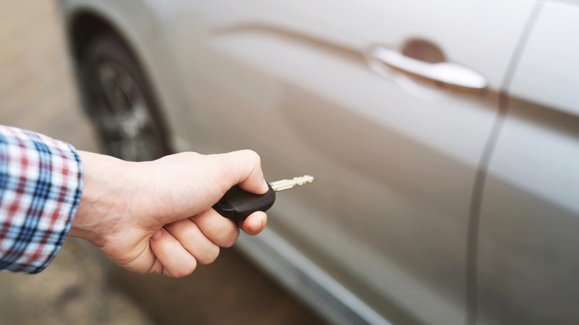 Цена нового легкового автомобиля в России сократилась на 2%, до 3,14 млн рублей