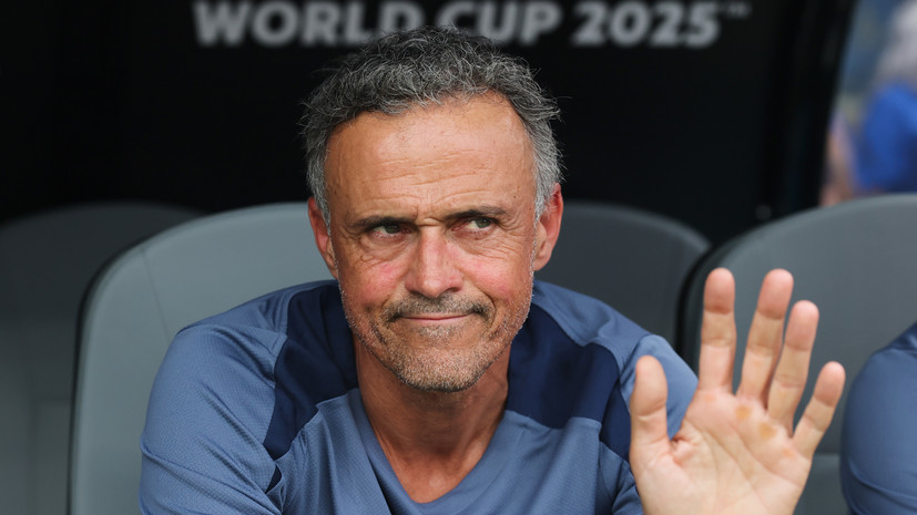 Слот и Энрике претендуют на звание лучшего тренера года от France Football