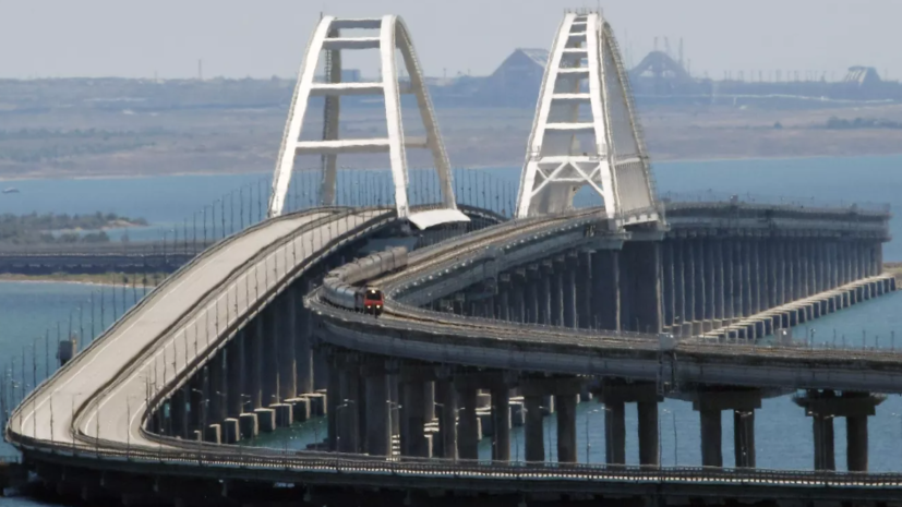 Время ожидания досмотра машины у Крымского моста составляет около четырёх часов