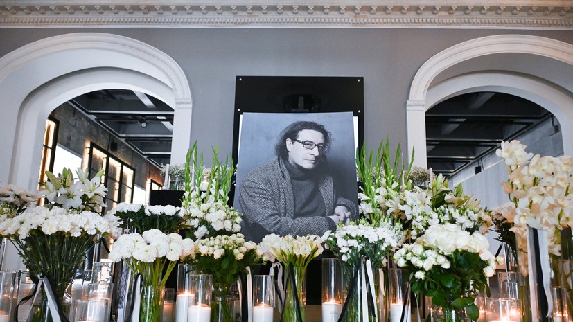 Бориса Юхананова похоронили на Троекуровском кладбище