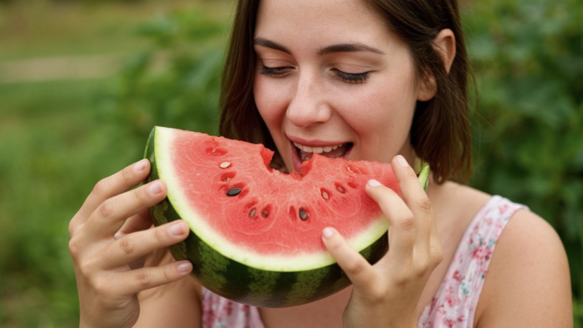 Врач Мельникова рассказала, кому нельзя злоупотреблять арбузами