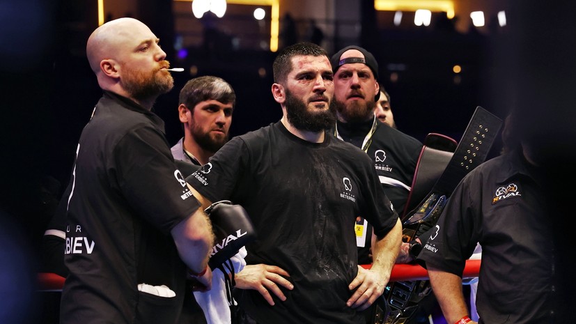 «Соперник снова выбрал путь отступления»: Бетербиев сразится с Николсоном вместо Бивола на турнире в ноябре