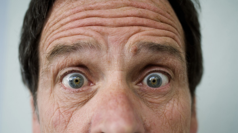 Офтальмолог Дутчин рассказал, почему появляются мушки перед глазами