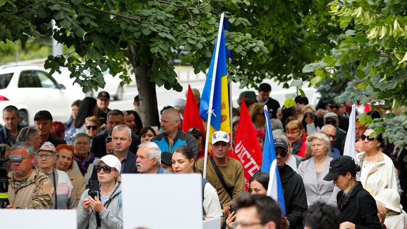 У здания тюрьмы в Кишинёве проходит протест в поддержку Гуцул