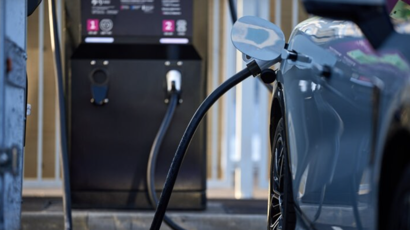 Установку коммерческих зарядных станций для электромобилей упростят в Москве
