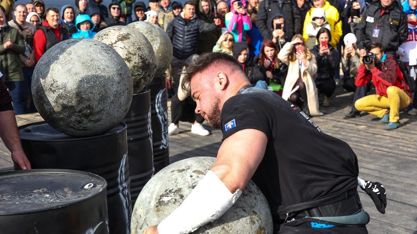 Российский атлет установил новый рекорд мира по рывку гири одной рукой