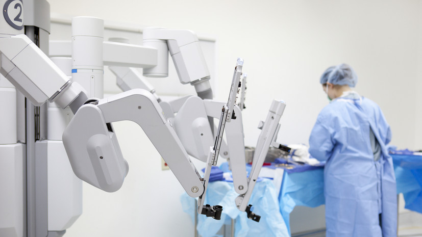 Кардиохирург Комаров рассказал о плюсах роботизированных операций