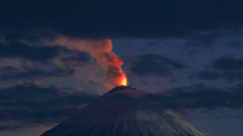 Вулкан Ключевской выбросил пепел на высоту 10 км