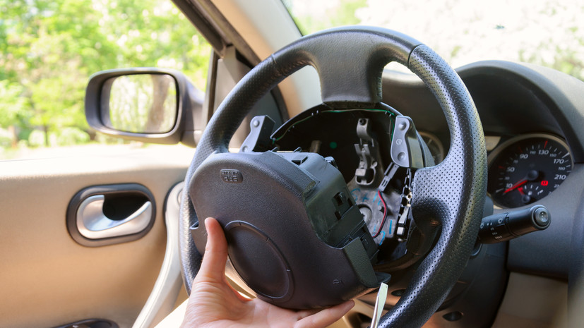 Автоэксперт Ершов назвал причины блокировки рулевой колонки в машине