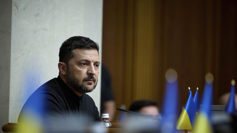 Зеленский допустил, что украинцев до 22 лет могут начать выпускать за границу