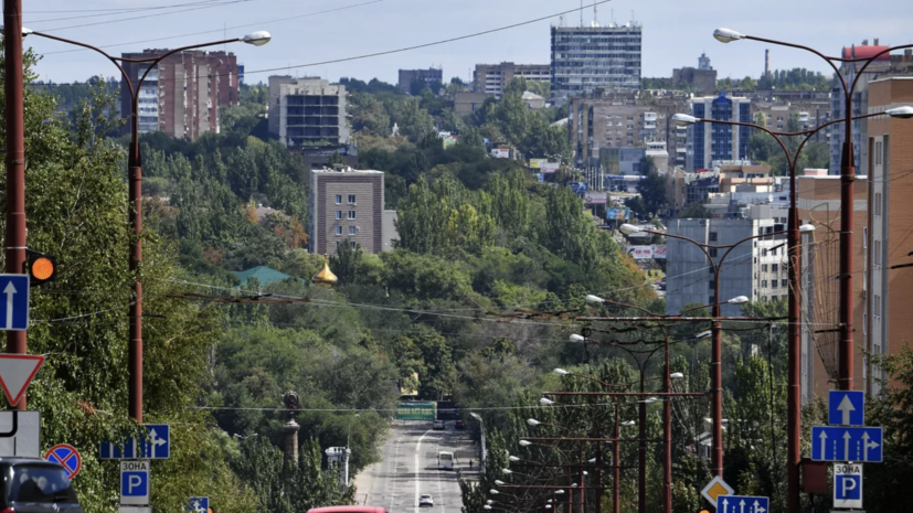 РИА Новости: в небе над Донецком прогремели взрывы