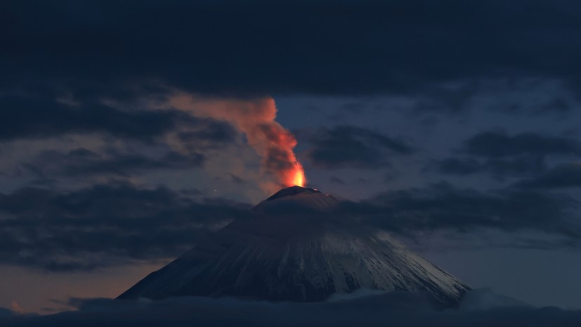 На Аляске отменили ряд авиарейсов из-за пепла от вулкана Ключевской