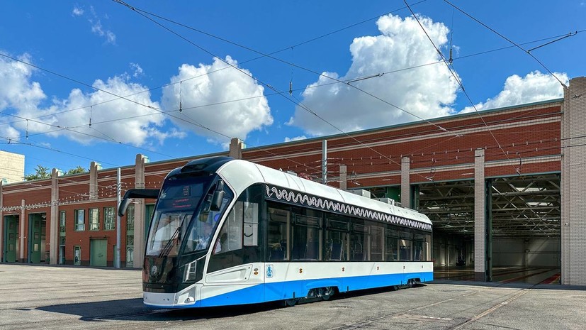 Собянин: в столицу доставили первый трамвай «Львёнок-Москва» из новой поставки