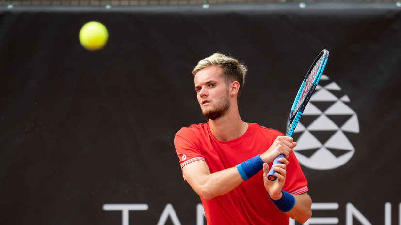 Немецкого теннисиста дисквалифицировали за то, что он принял душ во время матча