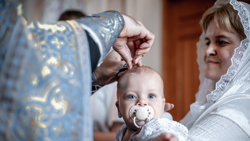 Россиянам напомнили, сколько раз можно становиться крёстным родителем