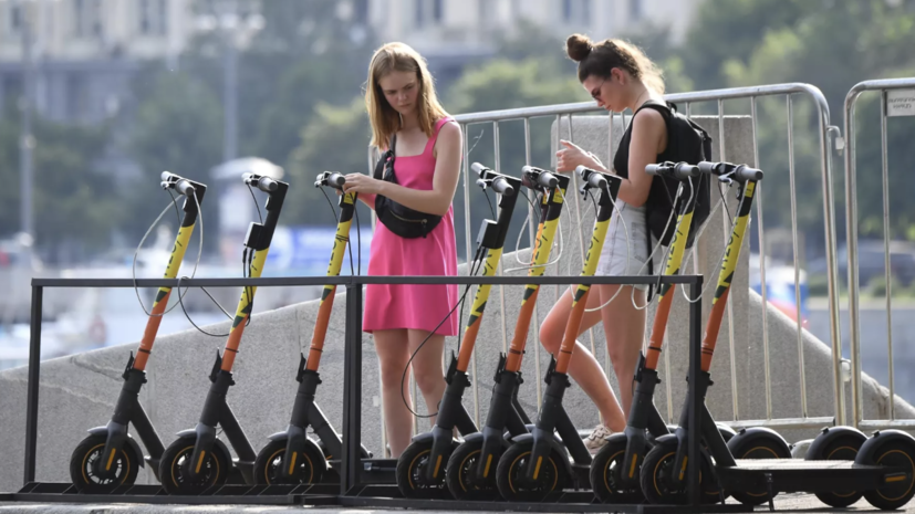 В Госдуме предложили ввести обязательное тестирование клиентов кикшеринга на знание ПДД