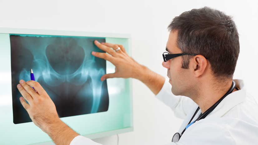 Врач: после перелома шейки бедра в пожилом возрасте восстановление может быть долгим