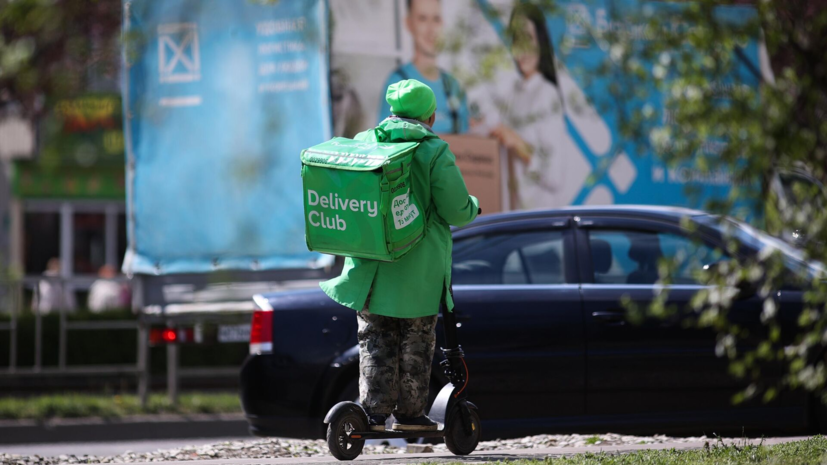 В России могут усилить ответственность за доставку продуктов без медкнижки