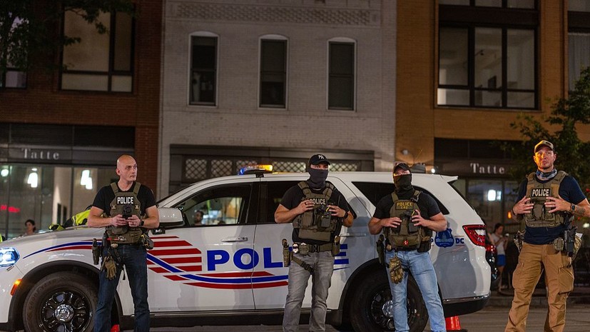 В Анкоридже досматривают журналистов перед встречей Путина и Трампа