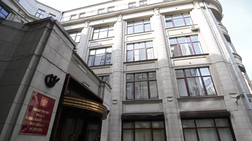 Минтруд России предложил снизить в 2026 году долю иностранных работников