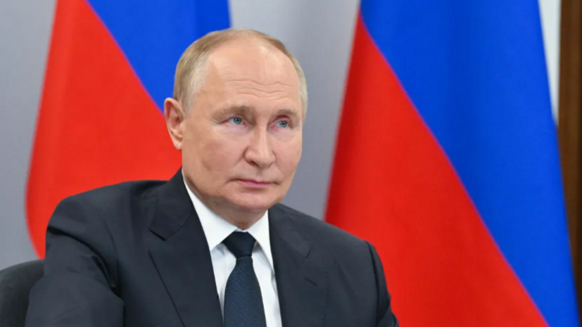 Путин возложил цветы к могиле советских лётчиков на Аляске