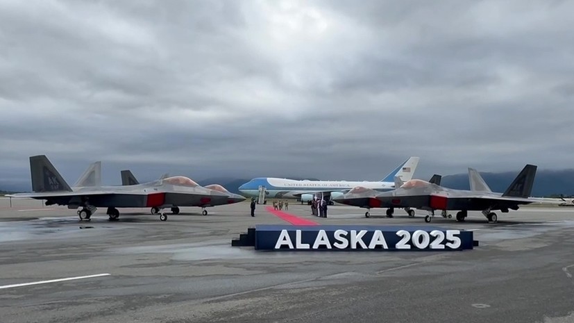 Для Путина в аэропорту Анкориджа подготовили красную дорожку