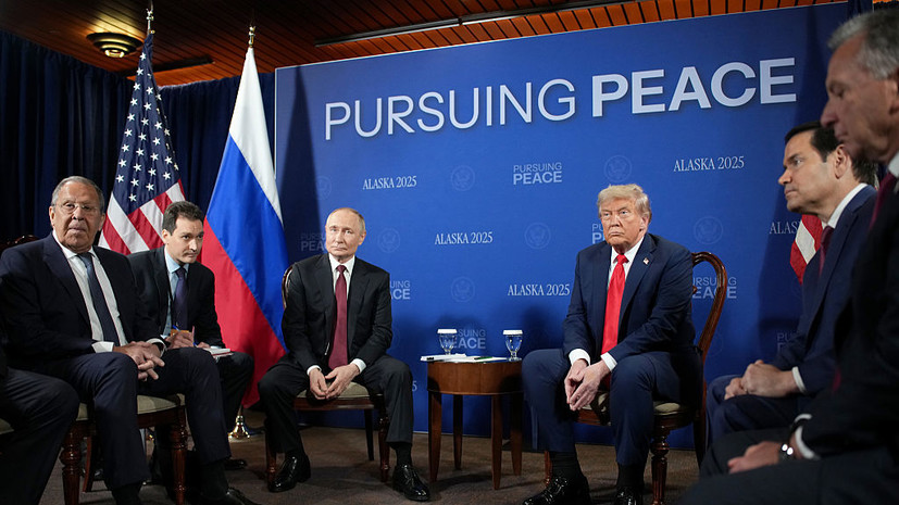 Лавров и Ушаков принимают участие в переговорах Путина и Трампа в узком составе