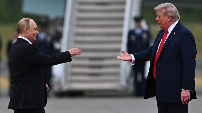 МИД показал фотографию, сделанную за секунду до рукопожатия Путина и Трампа