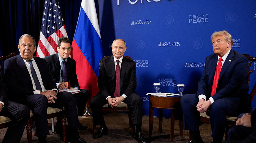 Специалист по этикету объяснила выбор галстука Путина на переговоры с Трампом