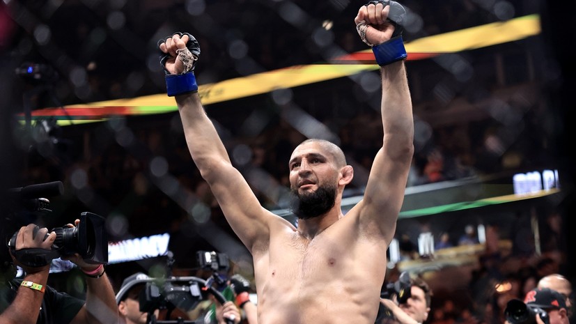 Тотальное доминирование: Чимаев замучил Дю Плесси и завоевал титул UFC в среднем весе