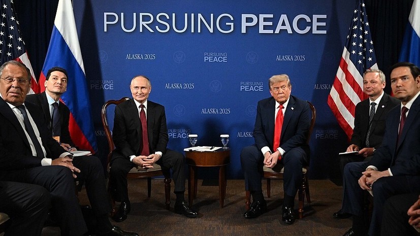 «Империалист»: Путин пошутил о свитере Лаврова с надписью «СССР»