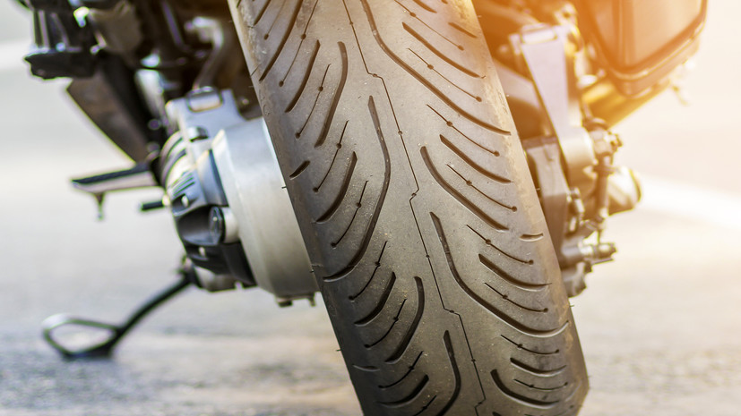 В Кургане пьяный подросток на мотоцикле протащил за собой инспектора ДПС