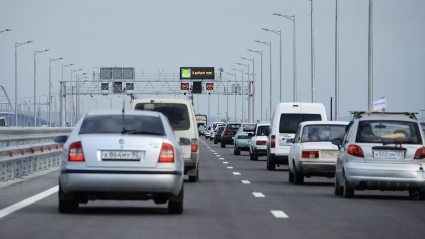 Число машин в очередях перед Крымским мостом сократилось до 1,2 тысячи
