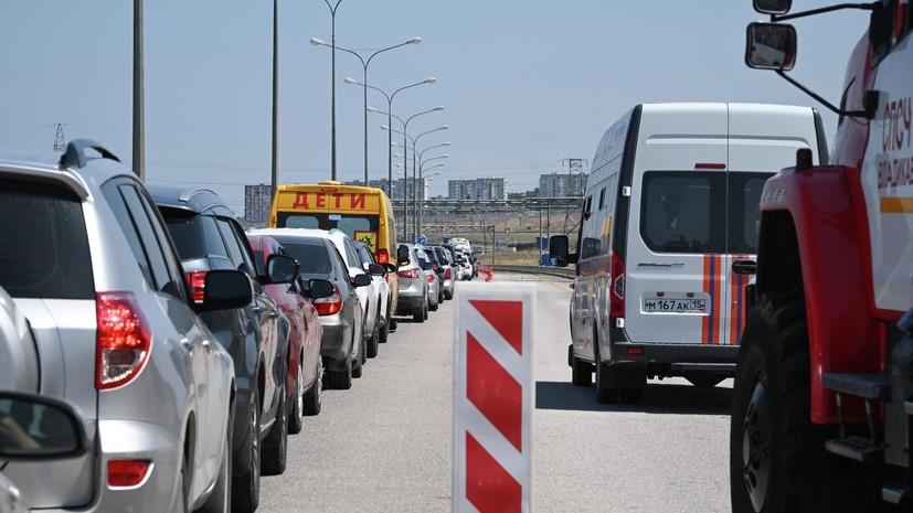 Число автомобилей в очередях перед Крымским мостом сократилось до 605