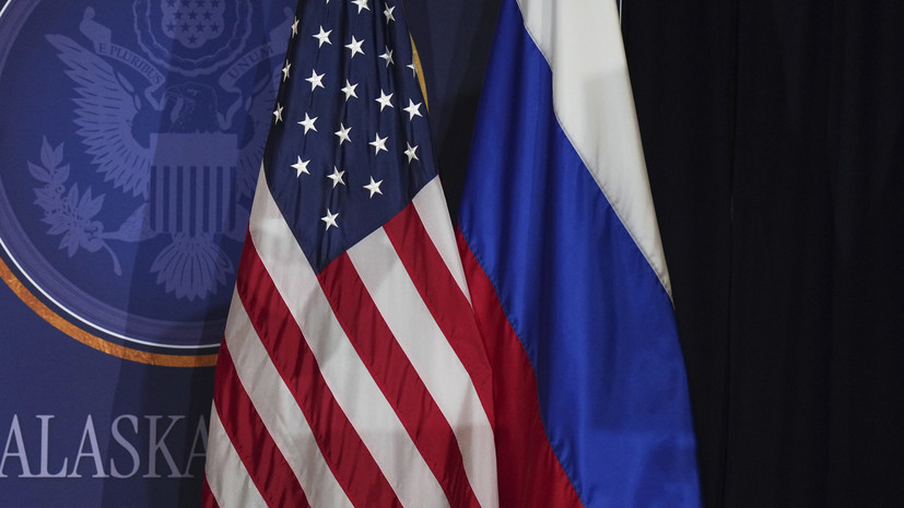 Ушаков: телефонный разговор Путина и Трампа длился около 40 минут