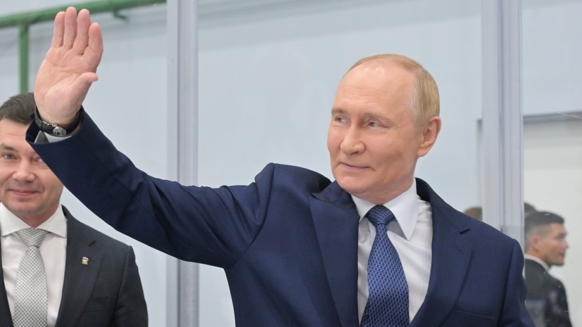 Ушаков: Путин тепло поблагодарил Трампа за гостеприимство на Аляске