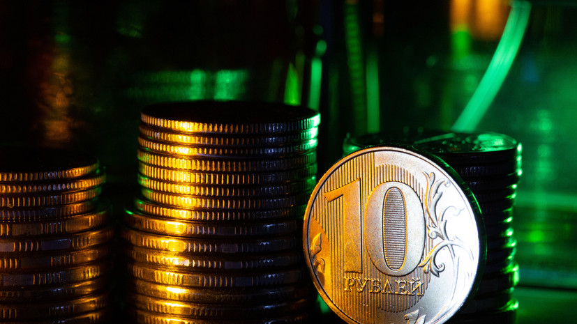 Отдельным категориям бюджетников могут повысить оклады осенью