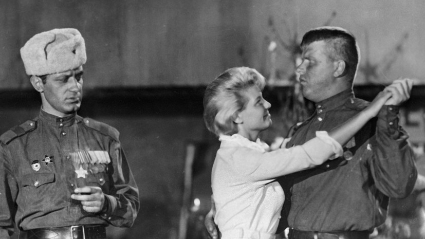 «Поэтическая и трагическая история о несовместимости войны и любви»: в чём уникальность фильма «Женя, Женечка и «Катюша»