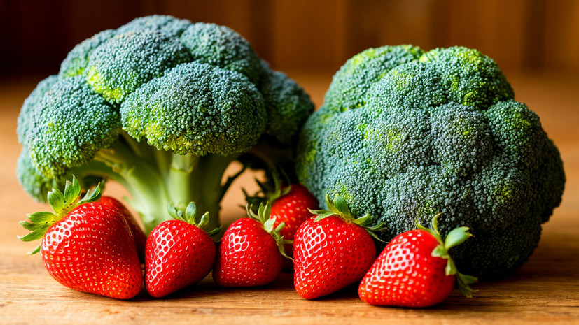 Ортопед Тихонов: брокколи и клубника поддерживают здоровье суставов