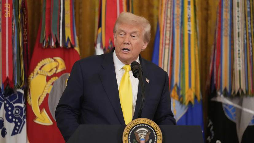 Левитт: Трамп отказался от отпуска из-за переговоров по Украине