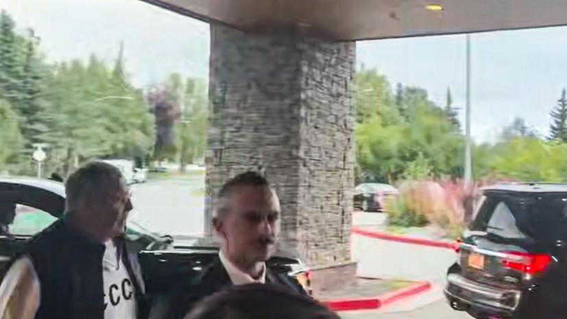 Дизайнер Варлакова: спрос на свитер «СССР» вырос после визита Лаврова на Аляску