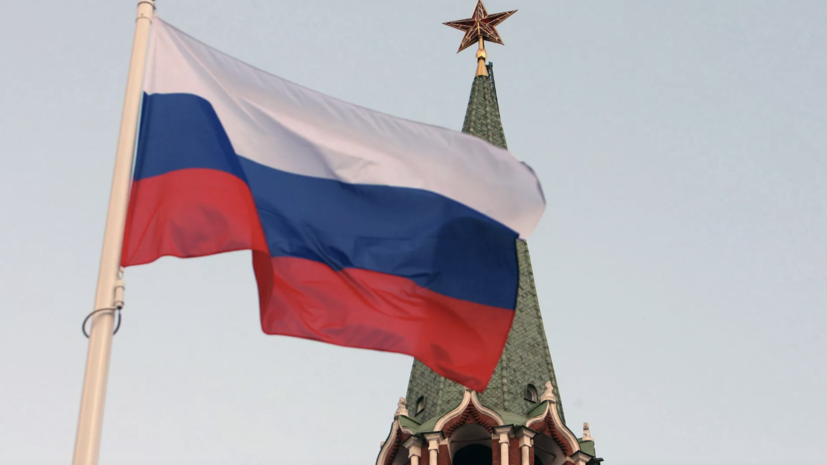 День государственного флага: как бело-сине-красный триколор стал символом страны