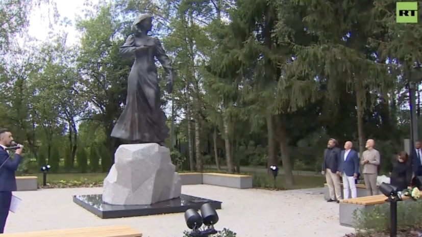 Памятник Дугиной открыли в подмосковном парке «Захарово»